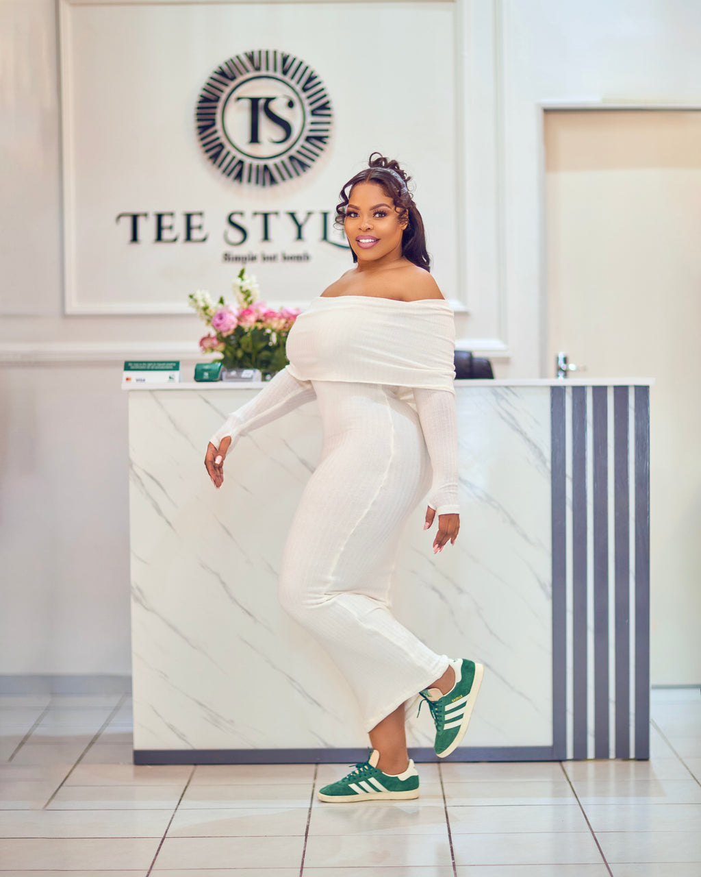 OFF-SHOULDER KNIT DRESS